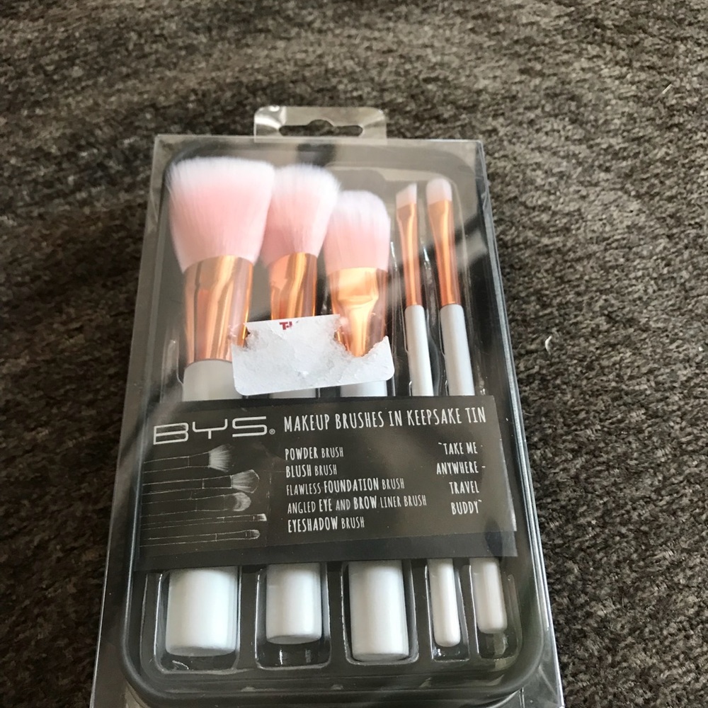 Makeup brushes